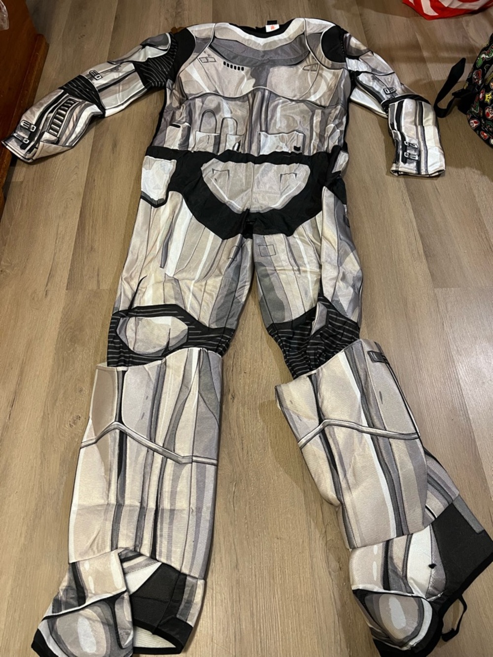 Men’s Star Wars Silver Stormtrooper Costume With Cape and Mask